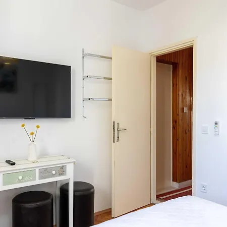 Vulic - Double With Shared Bathroom