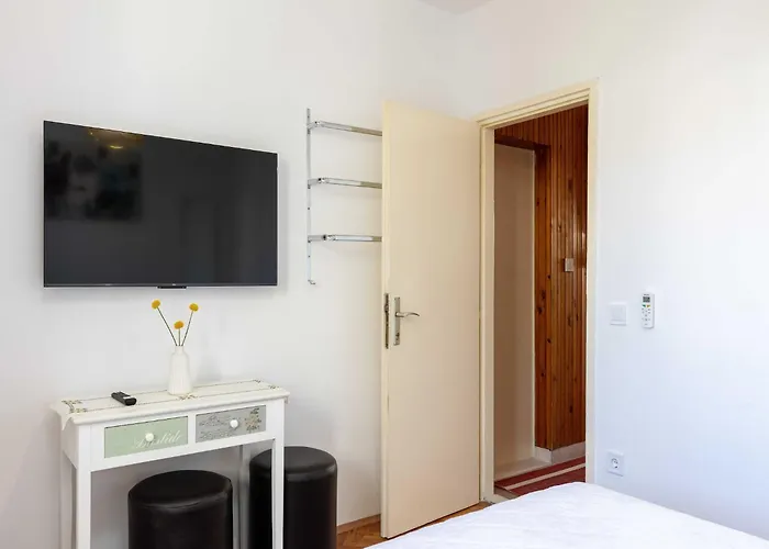 Vulic - With Terrace