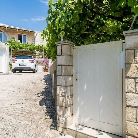 アパート Vulic - With Terrace ドゥブロブニク